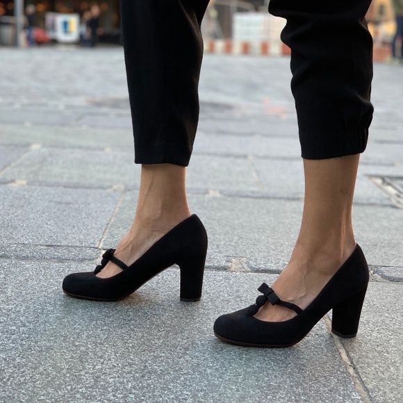 Chie Mihara Black Suede Pump with Bow Detail - Picture 6 of 6